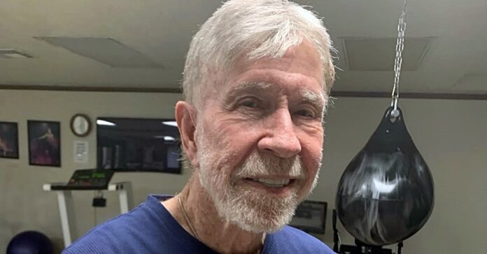 A morte de Chuck Norris, lenda do cinema de ação e das artes marciais, foi confirmada aos 86 anos.