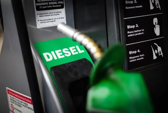 O novo preço do diesel entra em vigor com alta de R$ 0,38.