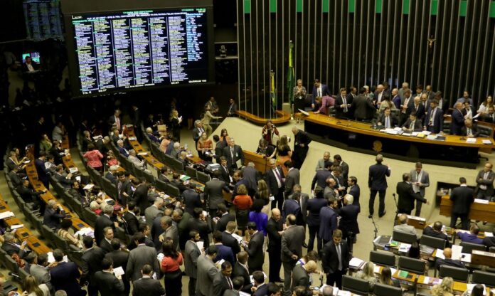 O governo detalhou o bloqueio de R$ 1,6 bilhão para 2026, incluindo R$ 334 milhões de emendas parlamentares. Veja como o ajuste afeta o orçamento e os ministérios.