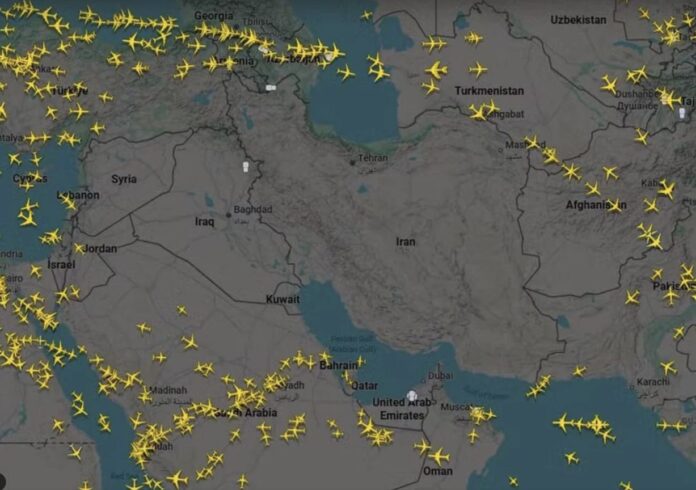 Saiba como o cancelamento de voos no Oriente Médio afeta aeroportos globais e deixa milhares de passageiros retidos após ataques com mísseis e drones.
