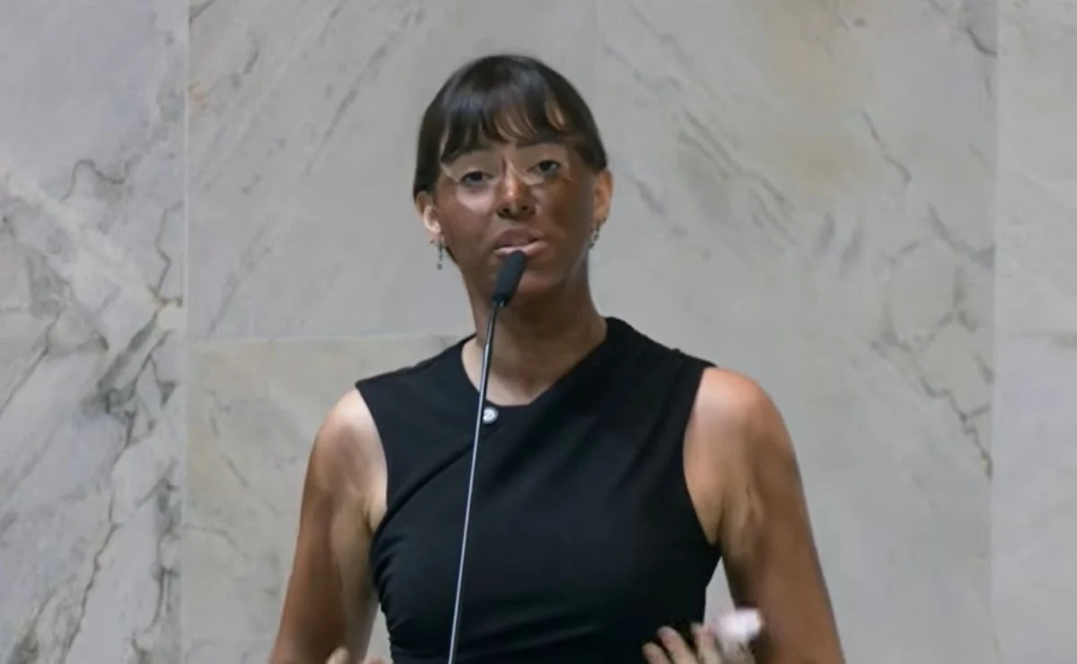 A deputada Fabiana Bolsonaro causou polêmica na ALESP ao usar 