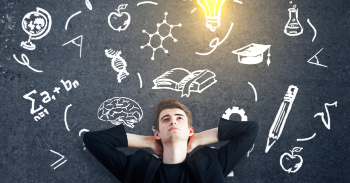 Saiba como a inteligência humana é avaliada hoje. Conheça as escalas de QI, a teoria das inteligências múltiplas e os impactos da tecnologia no cérebro moderno.