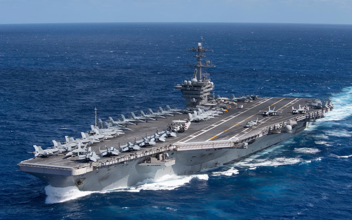 Trump afirma que países devem enviar navios de guerra para proteger o Estreito de Ormuz contra ataques do Irã e estabilizar os preços do petróleo