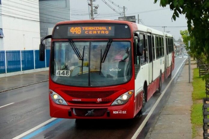 O novo valor do vale-transporte em Manaus entra em vigor dia 1º de março. A tarifa cai para R$ 5. Veja as regras para estudantes e o novo PassaFácil Social.