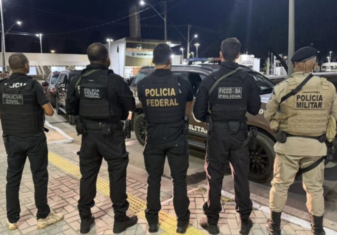 A Operação Força Integrada mira o tráfico no Aeroporto Internacional de Manaus e cumpre mais de 100 mandados de prisão contra o crime organizado em todo o Brasil.