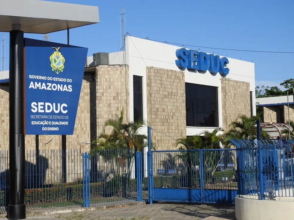 O Amazonas prepara concurso com 7,8 mil vagas na educação.