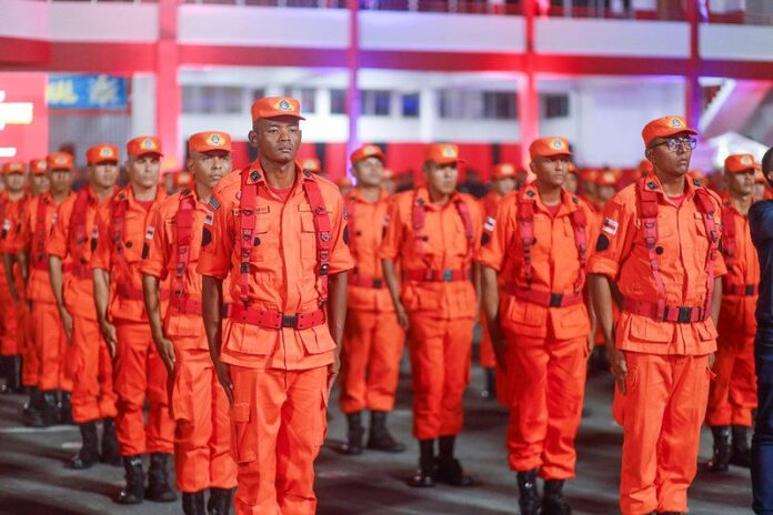 O Corpo de Bombeiros do Amazonas formou 210 novos soldados para atuar na capital e interior.