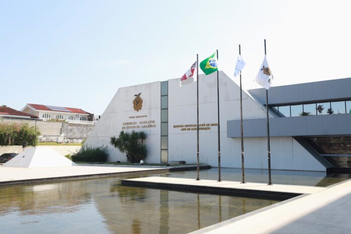 Eleições indiretas no Amazonas têm três chapas registradas. Deputados da Aleam escolherão o governador tampão até 2027.