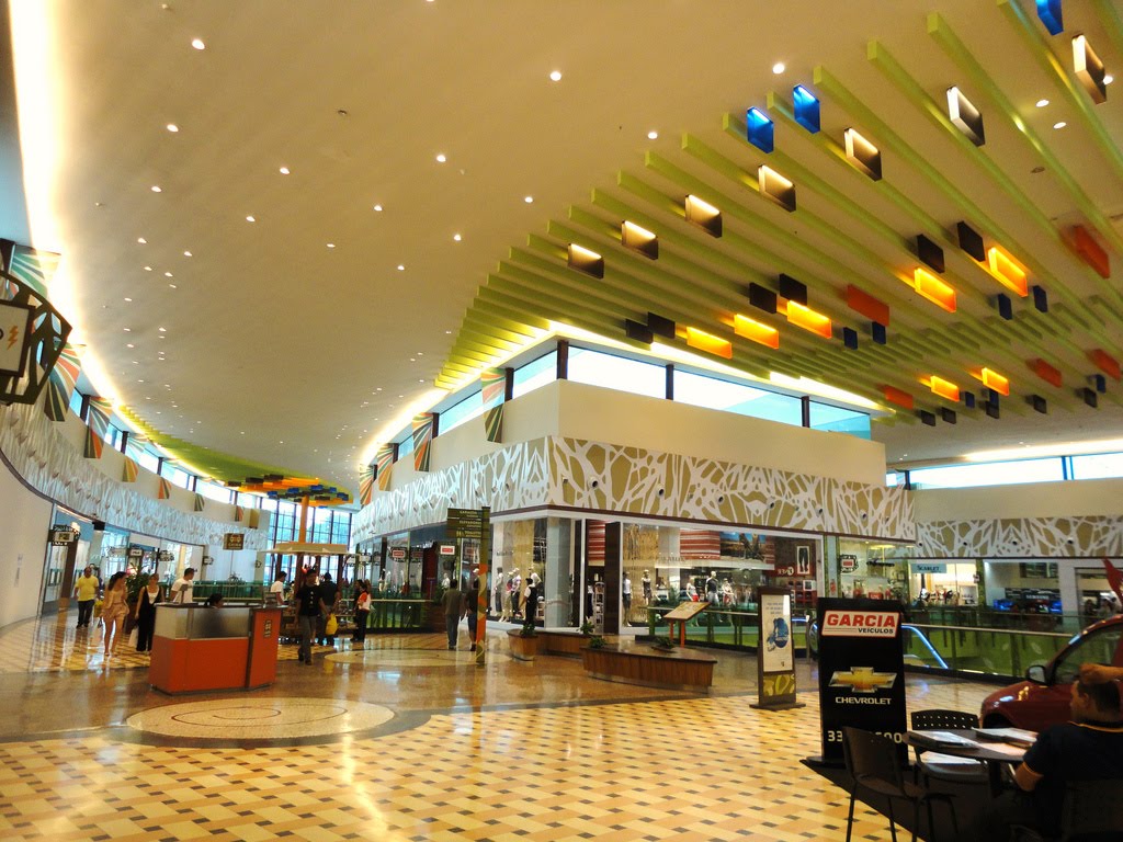 Saiba o horário de funcionamento dos shoppings e do centro durante o Dia do Trabalhador em Manaus. Planeje suas compras e lazer para este feriado de sexta-feira.