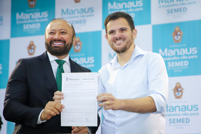Saiba como foi a posse de Arone Bentes na Semed. O prefeito Renato Junior projeta novos avanços para a educação em Manaus