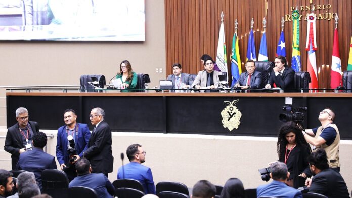 A Aleam publicou o edital para a eleição indireta de governador e vice do Amazonas.