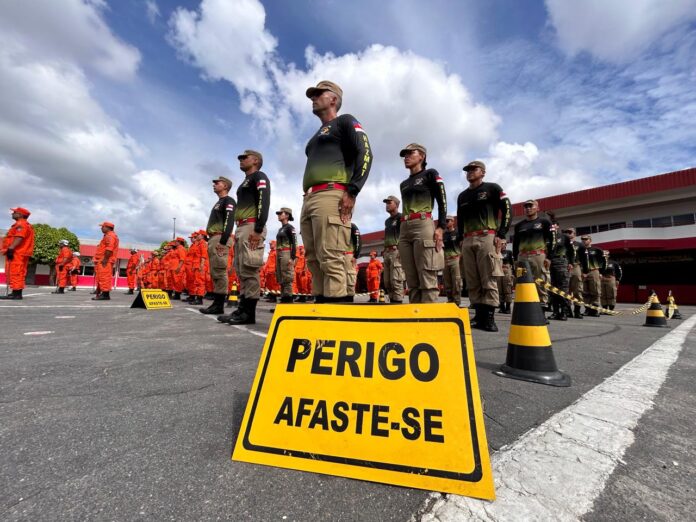 CBMAM forma primeira turma focada em produtos perigosos no Amazonas para atuar em emergências químicas e industriais com foco na segurança do Polo de Manaus.