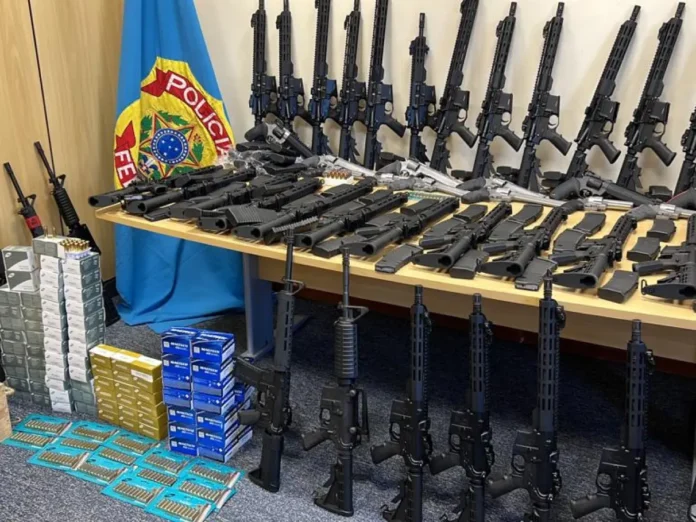 Brasil e EUA criam o Projeto MIT para combater o crime organizado. Acordo prevê rastreio de armas e drogas com troca de dados entre Receita Federal e agência americana.