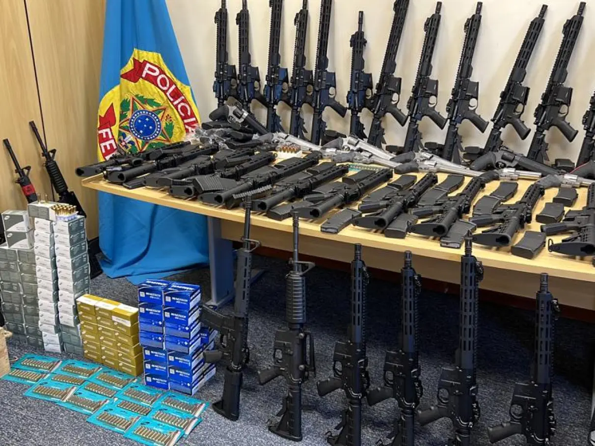 Brasil e EUA criam o Projeto MIT para combater o crime organizado. Acordo prevê rastreio de armas e drogas com troca de dados entre Receita Federal e agência americana.