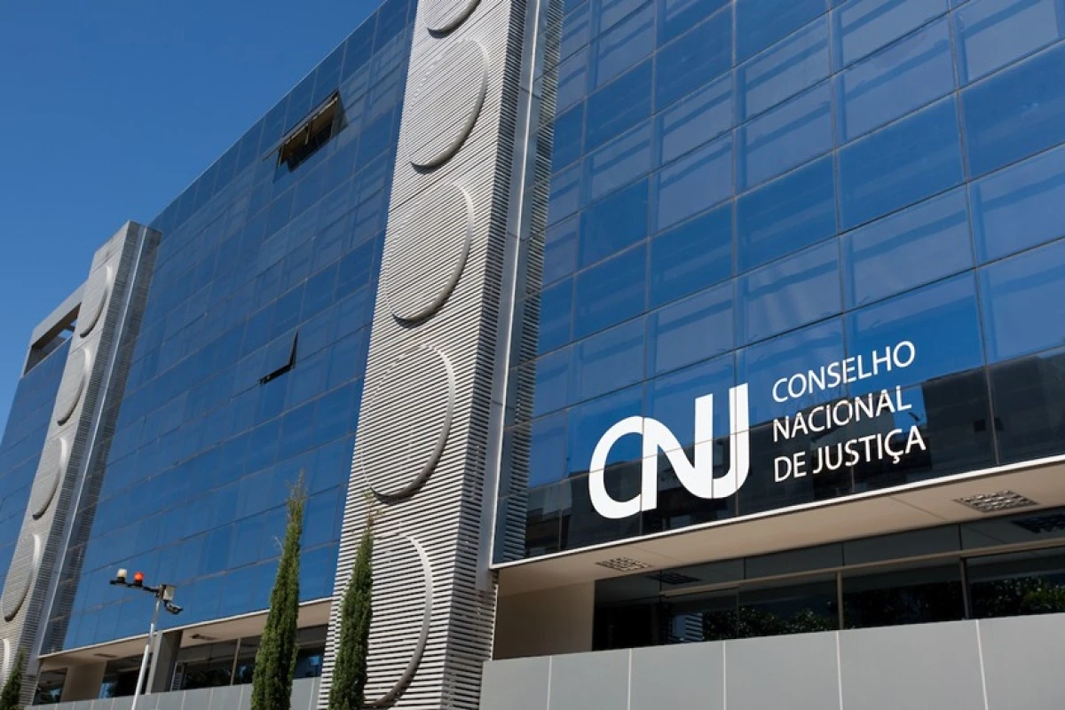 O CNJ e o CNMP aprovaram novos benefícios para juízes e membros do MP.
