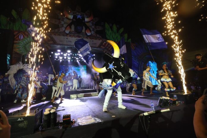 O Boi Caprichoso apresentou o álbum Brinquedo que Canta Seu Chão no Sambódromo de Manaus. Confira as novas toadas e o retorno de Marciele