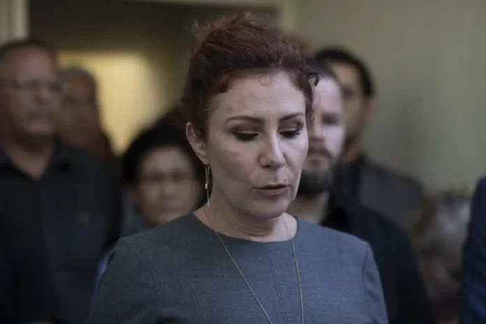 Justiça italiana aceita novo pedido de extradição contra Carla Zambelli por porte ilegal de arma.