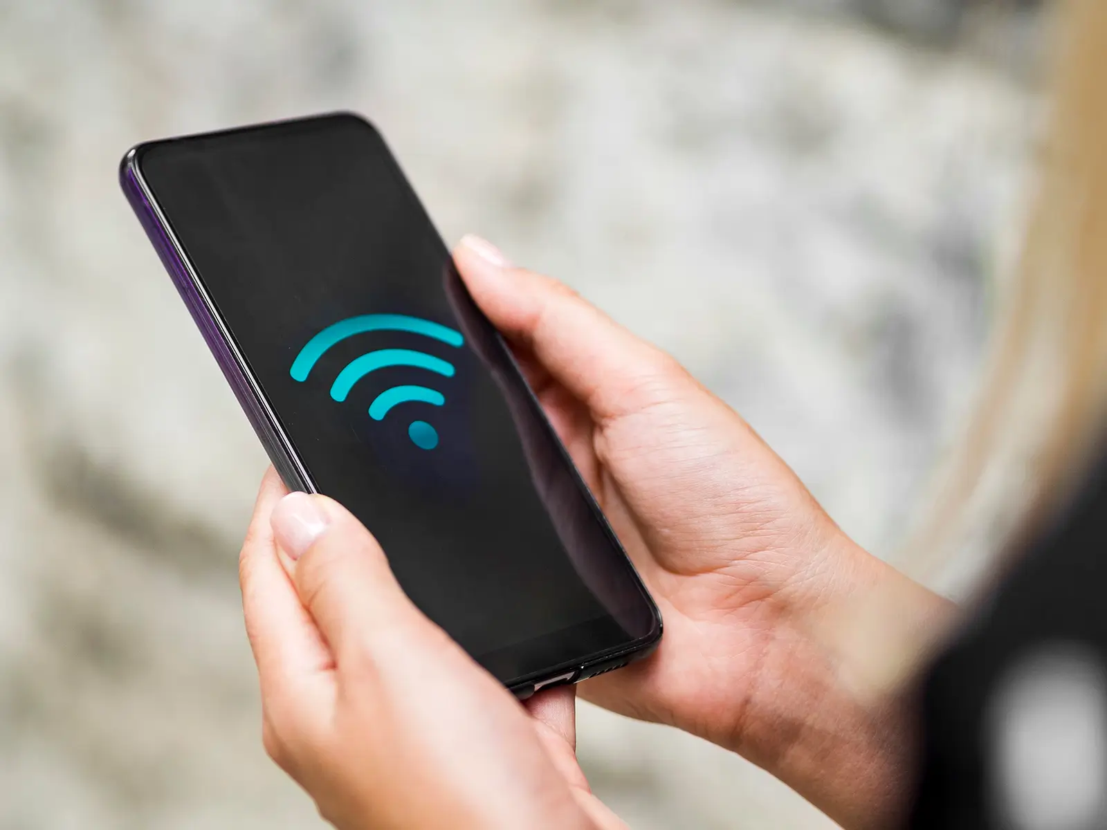 Descubra como a Anatel usará repetidores de sinal para levar telefonia móvel a áreas remotas e capacitar municípios em novo acordo com Confea e Finatel.