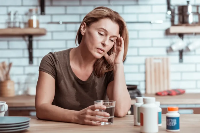 Saiba quais são os sintomas de cortisol alto e como esse hormônio do estresse afeta o metabolismo, a pele e o bem-estar mental segundo especialistas.