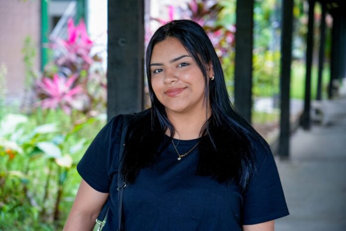 A estudante indígena Emanuelle Õkapa garantiu vaga na Ufam após ação da Defensoria Pública assegurar prova extraordinária de conclusão do Ensino Médio.