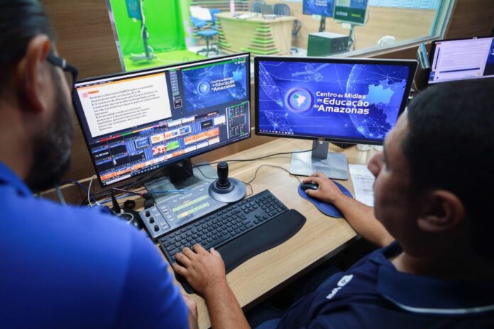 No Dia da Educação, veja como o Amazonas usa a tecnologia para levar ensino de qualidade a 26 mil alunos em comunidades remotas e áreas ribeirinhas.