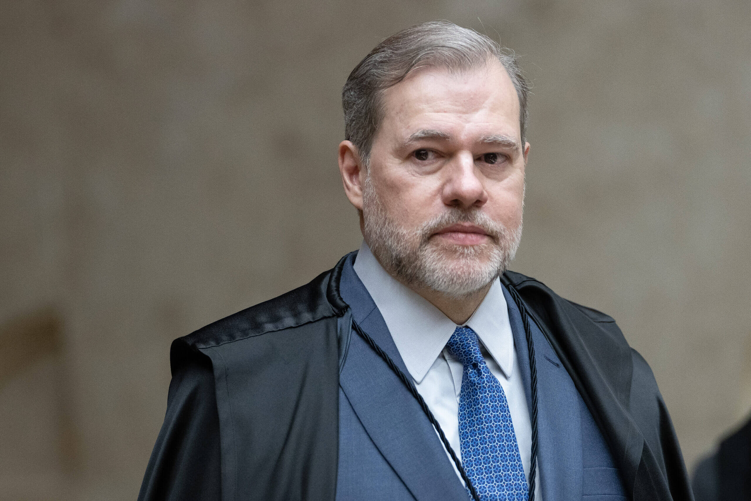O ministro Dias Toffoli declarou-se suspeito no julgamento sobre a prisão do ex-presidente do BRB. Confira os detalhes do caso envolvendo o Banco Master.