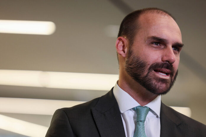 O ministro Alexandre de Moraes votou pela condenação de Eduardo Bolsonaro por difamação contra Tabata Amaral. Saiba os detalhes do voto e a pena proposta.