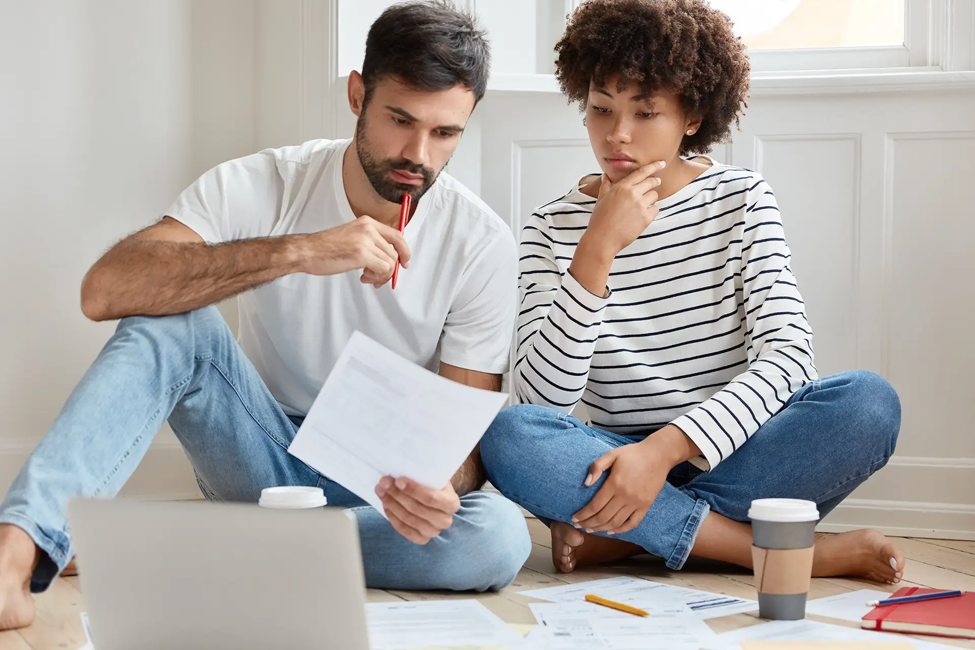 O endividamento das famílias atingiu 49,9% da renda, o maior nível da história.