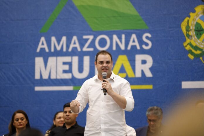 O Governo do Amazonas avançou na regularização fundiária com a entrega de 500 títulos em Manaus, beneficiando mais de 22 mil famílias no estado.