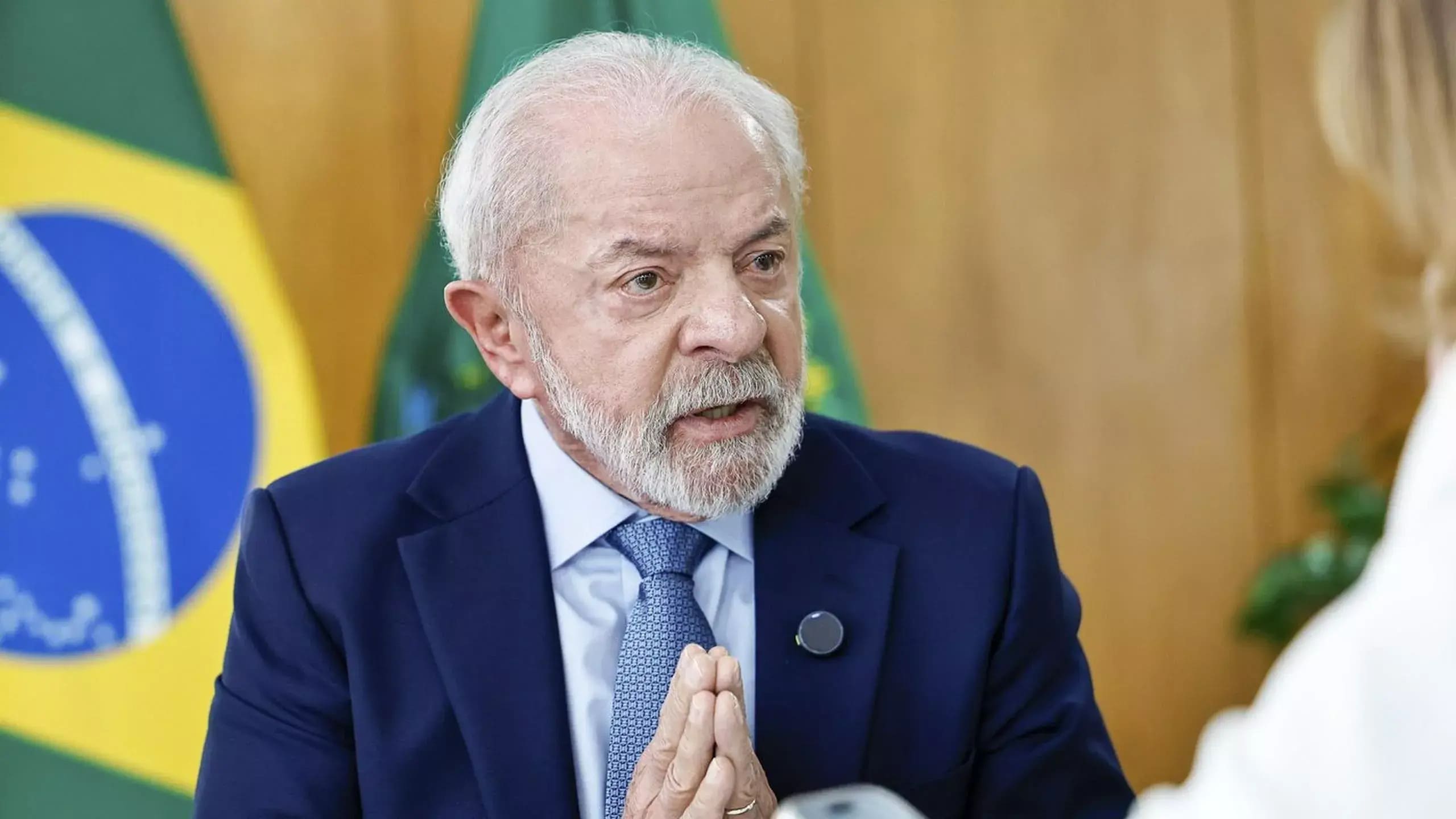 Lula critica a venda de terras raras para o exterior e questiona acordos de Caiado com americanos.