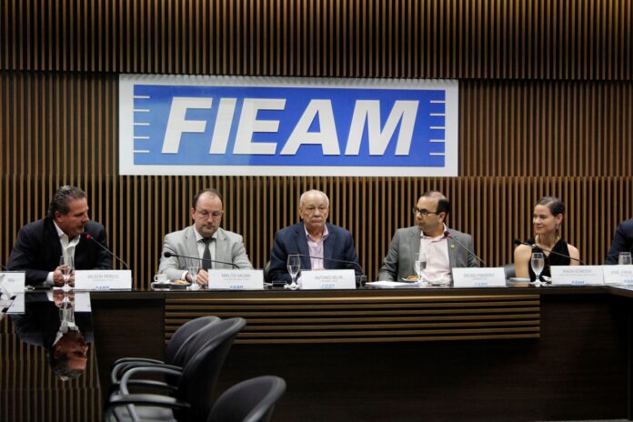 FIEAM recebe comitiva da Hungria para ampliar a indústria de defesa em Manaus. Encontro focou em cooperação tecnológica e investimentos na Zona Franca.