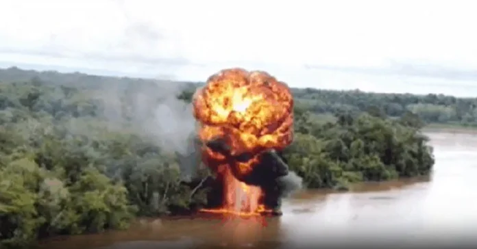 Operação contra garimpo ilegal na Amazônia destrói dragas e balsas em área protegida no Amazonas e expõe ligação com facções criminosas.