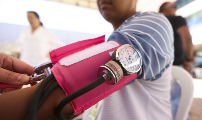 A hipertensão arterial afeta jovens e adultos.