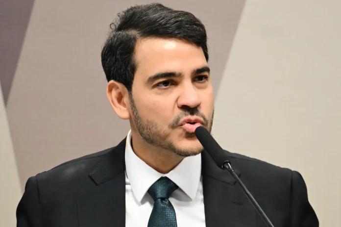 Senado rejeita indicação de Jorge Messias ao STF por 42 votos a 34. Nome havia sido aprovado na CCJ, mas não passou no plenário.