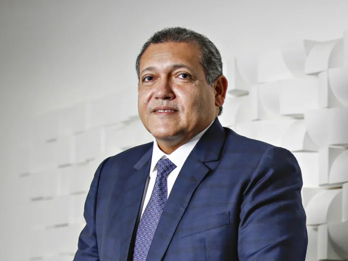 O ministro Nunes Marques foi eleito presidente do TSE para suceder Cármen Lúcia. Confira os detalhes da votação e a nova composição do Tribunal Superior Eleitoral.