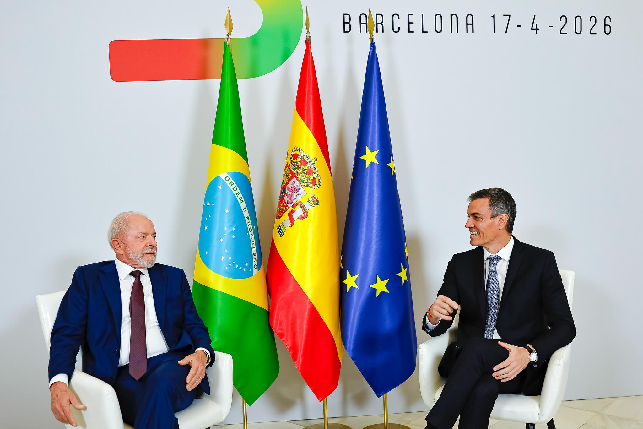 Brasil e Espanha firmam acordos sobre big techs e tecnologia digital, incluindo IA, investimentos e combate às desigualdades sociais.