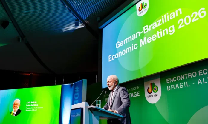 Lula fala em reciprocidade após EUA pedirem saída de delegado brasileiro em caso ligado a Alexandre Ramagem e cooperação internacional.