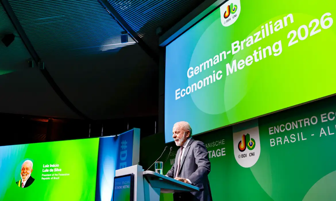Lula fala em reciprocidade após EUA pedirem saída de delegado brasileiro em caso ligado a Alexandre Ramagem e cooperação internacional.