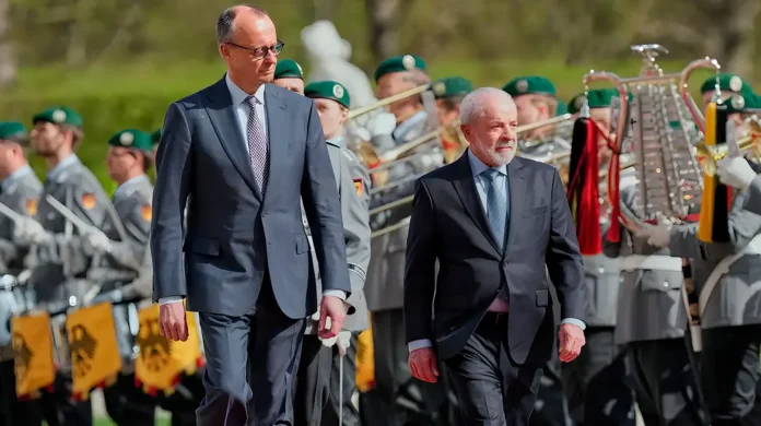 Confira os detalhes do encontro entre Lula e Merz na Alemanha para fortalecer acordo Mercosul-UE