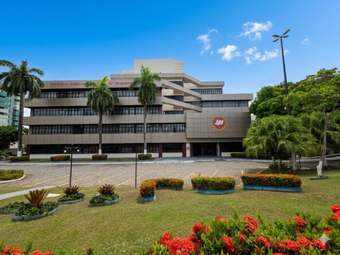 Investigador é preso por extorsão em Manaus durante operação do MP que apura envolvimento de policiais em cobrança ilegal de R$ 30 mil.