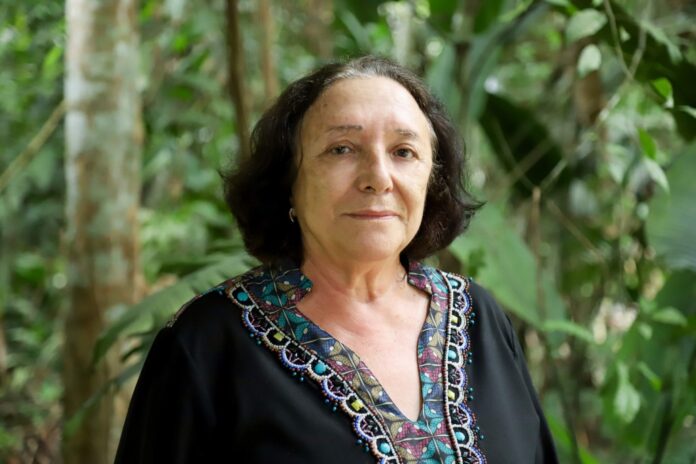 A bióloga Maria Teresa Piedade venceu o Prêmio Almirante Álvaro Alberto 2026. Conheça sua trajetória de 50 anos na Amazônia e suas descobertas científicas.