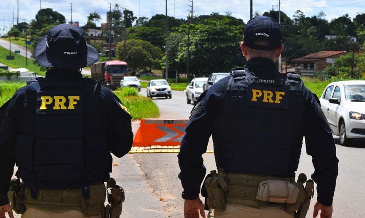 A PRF inicia a Operação Semana Santa 2026 com foco em fiscalização e orientação.