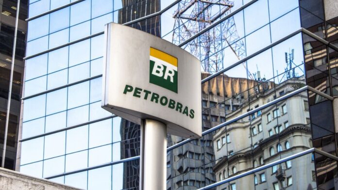 A Petrobras destituiu o diretor Claudio Schlosser após leilão de gás de cozinha com 100% de ágio.