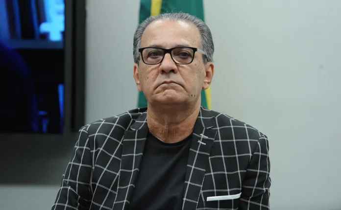 O STF decidiu tornar Silas Malafaia réu pelo crime de injúria contra generais do Exército. Entenda os detalhes da votação e os próximos passos do processo.