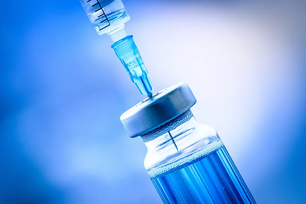 Saiba por que empresas de biotecnologia estão chamando a vacina contra o câncer de terapia de neoantígenos para evitar polêmicas e garantir pesquisas.