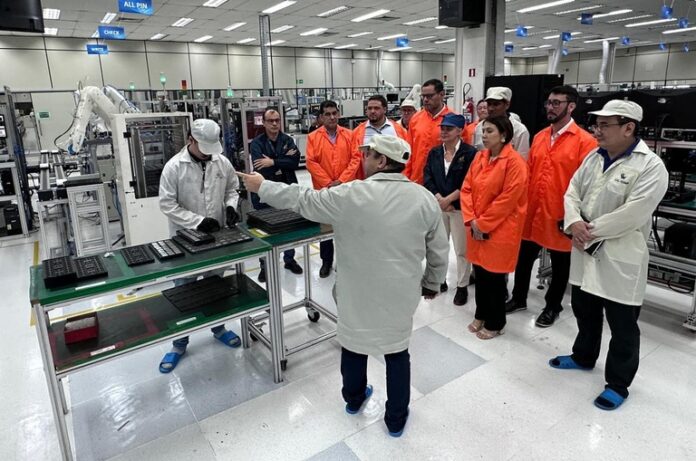 Suframa visita Cal-Comp em Manaus e conhece novos projetos com tecnologia COB e medidores inteligentes para o Polo Industrial.