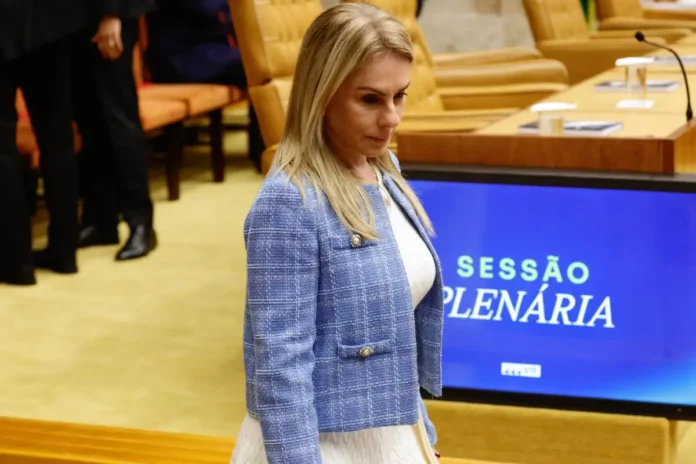 Entenda os pagamentos de R$ 80 milhões feitos pelo Banco Master ao escritório da esposa de Moraes e os detalhes sobre voos particulares e imóveis do casal.