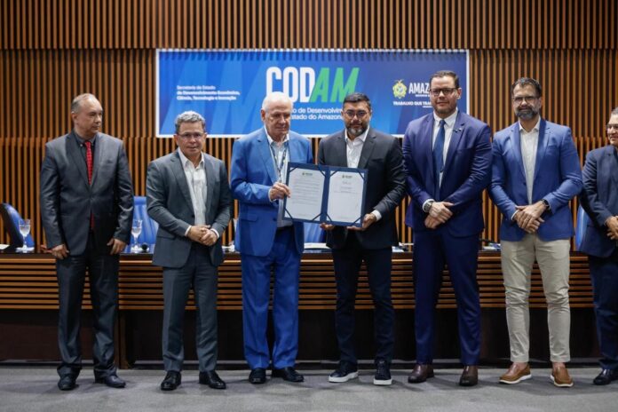 O novo Plano de Bioeconomia do Amazonas orienta investimentos para industrializar insumos da floresta, gerar empregos e fortalecer a economia no interior.