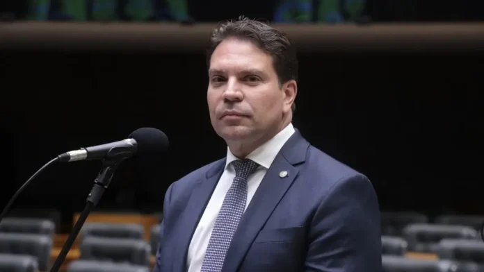 Alexandre Ramagem foi detido pelo ICE nos EUA após meses foragido.
