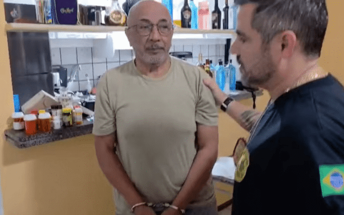 Americano preso com drogas em Manaus é suspeito de tráfico internacional e uso de “mulas”, segundo a polícia.